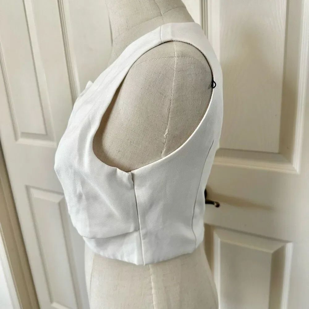Chicwish Savvy cream crossover cropped sleeveless top - Picture 3 of 9